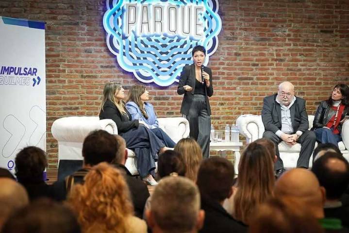 Mayra junto a industriales de Quilmes: «no nos merecemos que se rompa el entramado...