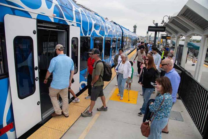 Metrolink launches 1st zero-emission train on Arrow line in San Bernardino