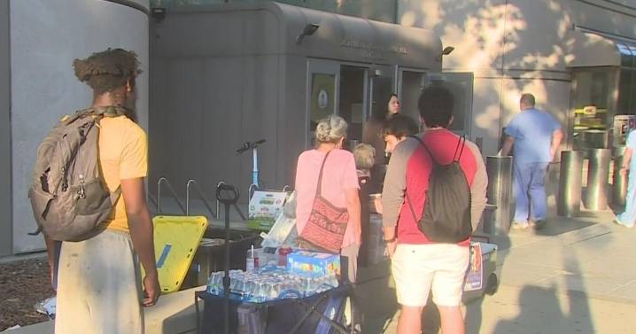 Volunteers helping inmates released from Sacramento jail say sheriff's have threatened arrests