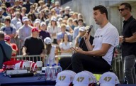 Reportan estado crítico de influencer Charlie Kirk tras ser baleado en Utah