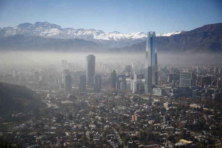 Estudio revela que la contaminación atmosférica de Santiago afecta cognitivamente a las personas: “Tiene un efecto degenerativo en nuestro cerebro”