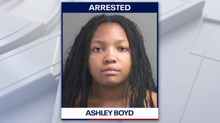 Florida mom arrested after 2 children found about a mile from home while she allegedly napped