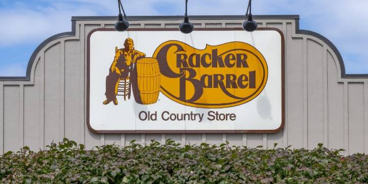 Longtime Cracker Barrel foe urges shareholders to vote against ‘worse than mediocre’ CEO after dismal earnings