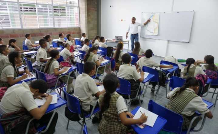 Matrículas de colegios privados subirían, prevé el Gobierno