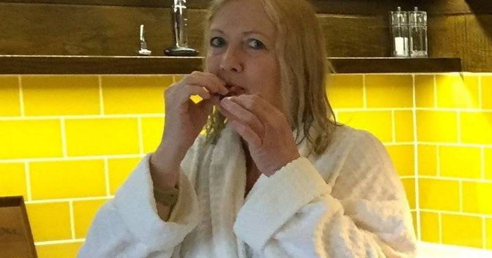 Gran loses fingers and toes after they turn black following doctors' blunder