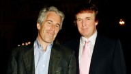 Donald Trump felicitó el 50 cumpleaños de Jeffrey Epstein en 2003 con una carta con forma de una mujer desnuda