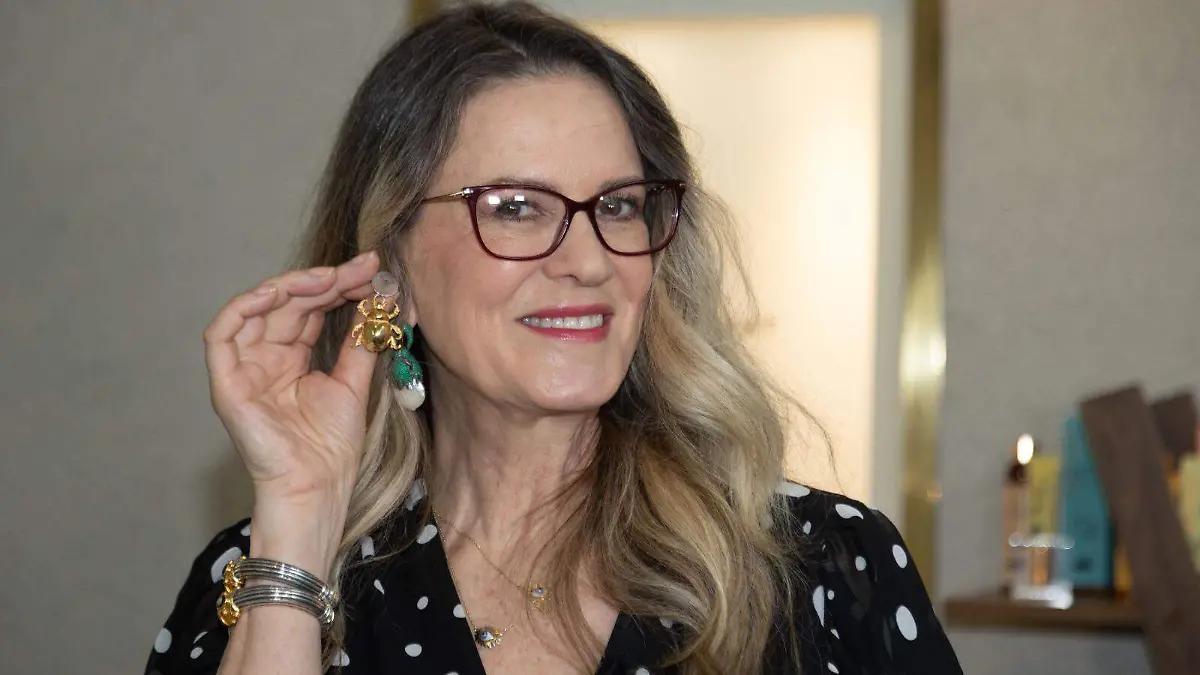 Rebecca de Alba abre la venta anual de su fundación que apoya a personas con cáncer