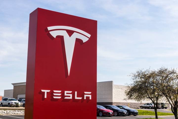 Tesla Is Not The AI Leader You Wish It Could Be (NASDAQ:TSLA)