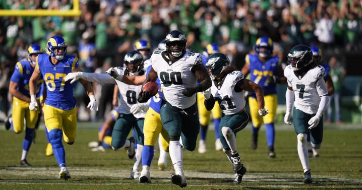 Jordan Davis seals Eagles' 33-26 thrilling win over Rams with Philly's 2nd blocked FG of 4th quarter