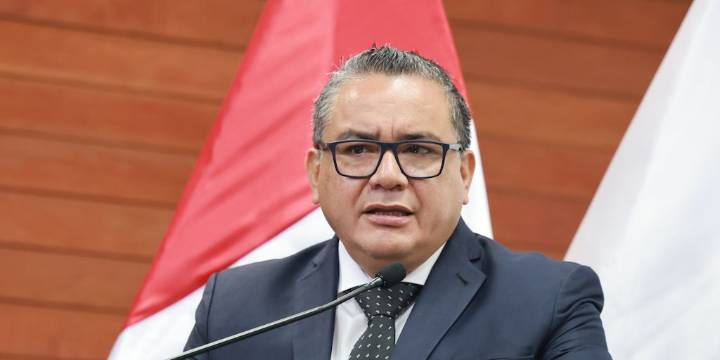 Fiscal de la Nación denuncia a Juan José Santiváñez por presunta negociación incompatible