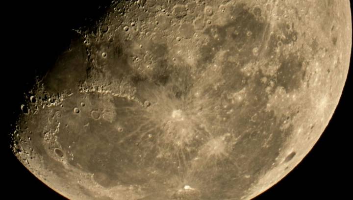 Who Was The First Person To See The Moon Through A Telescope?