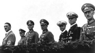 Hitler presenta las leyes del horror