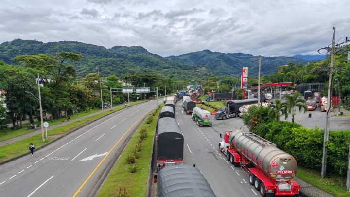 El Ministerio de Transporte estudia la posibilidad de ampliar a doble calzada la variante en la vía Bogotá