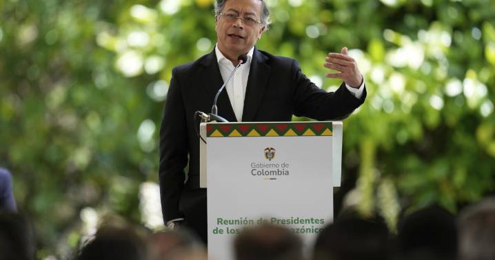 Gobierno colombiano presenta nueva reforma tributaria: grava licor, juegos de azar, renta e iglesias