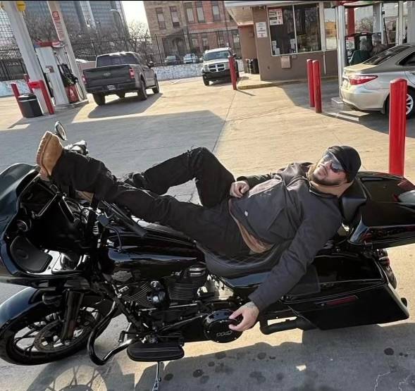 Two men killed in overnight crash on Gratiot Avenue in Detroit