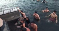 Un centenar de barquenses madrugó por nadar en el Sil
