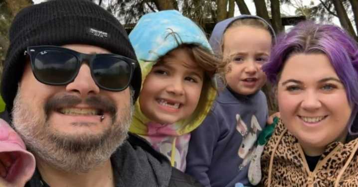 SA woman says she tried to call triple zero six times after husband fell unconscious during Optus outage