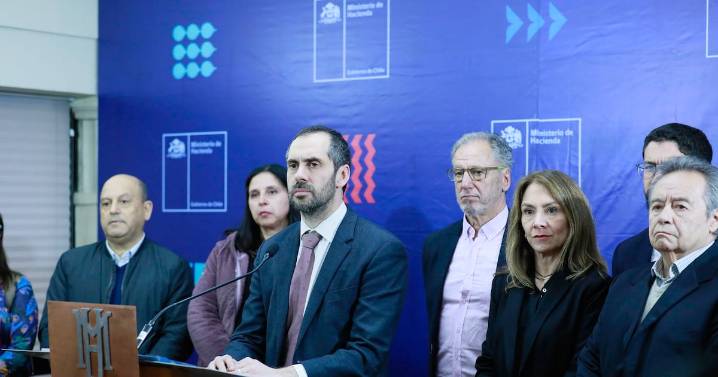 Gobierno crea mesa tripartita para impulsar el empleo, pero pone nueva fecha para ingresar polémico proyecto de negociación ramal