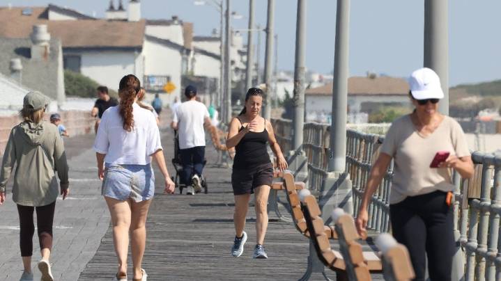 Long Island forecast: Mostly sunny for last week of summer; leaf