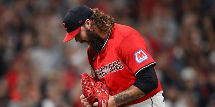 Guardians use wild 6th inning to claim 1st place in division