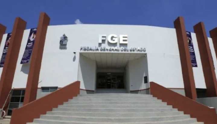 Personal de la Fiscalía de Tabasco reparte volantes de personas desaparecidas