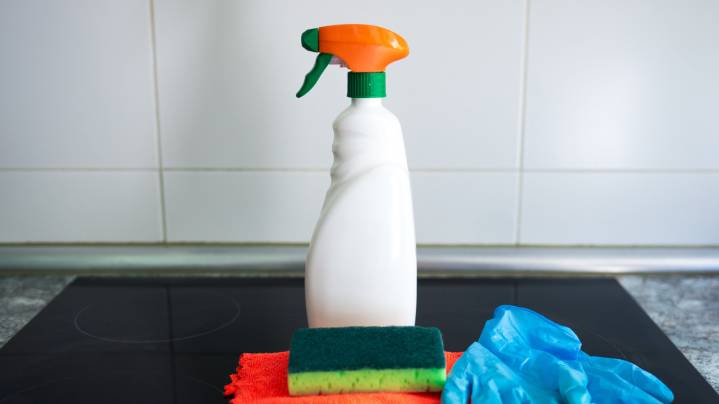 The Big Mistake You May Be Making With Cleaning Sprays