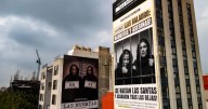 Mural de "Las Muertas" en la Roma: Un periódico gigante expone los crímenes de las Baladro