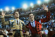 Ismael Martín y Marco Pérez se hacen con la tormentosa tarde de la reaparición de Morante en Salamanca