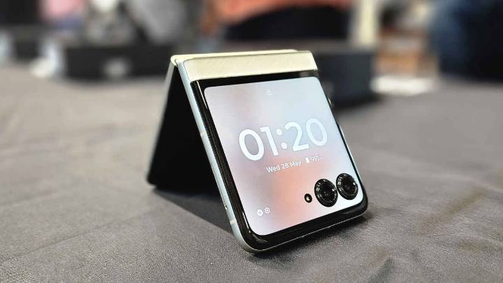 Motorola Razr 60 price drops by Rs 10,000 during Flipkart Big Billion Days sale