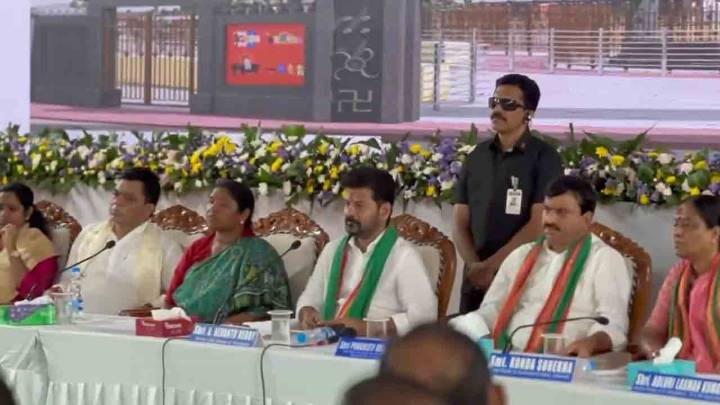 Revanth Demanded Central Govt For National Status To Medaram Jatara And Grant Funds