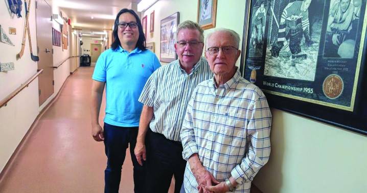Vees ‘55 world champ donates memorabilia