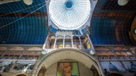 El Padre Ángel abre una mezquita y una sinagoga en la catedral de Justo Gallego y divide a los vecinos