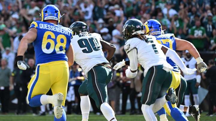 Eagles complete comeback with two blocked FGs, defeat Rams 33