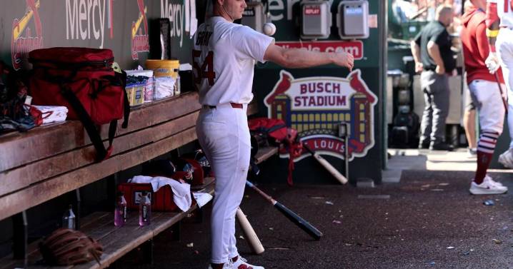 Gray starts stingy, leans on bullpen for Cardinals win