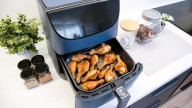 Adiós al horno: el dinero que ahorras usando la freidora de aire, según la OCU