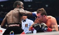 Revive en imágenes la histórica pelea entre Terence Crawford y "Canelo" Álvarez