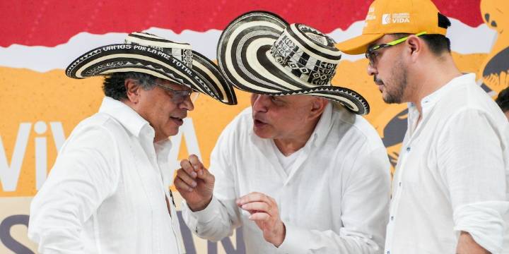 Armando Benedetti defendió la designación de 16 exmiembros de grupos paramilitares como gestores de paz: “Que digan la verdad y reparen”