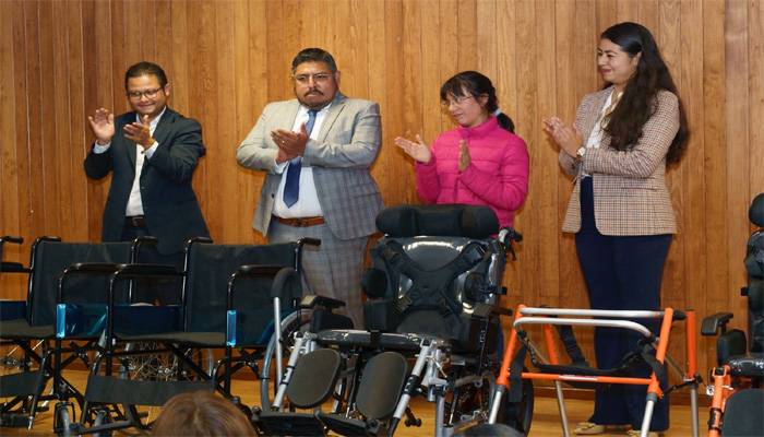 Entrega DIF Toluca a personas con discapacidad apoyos funcionales