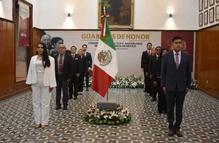 Encabeza Tonantzin Fernández Guardia de Honor en conmemoración del 215 aniversario del inicio de la Independencia de México