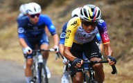 La Vuelta a España 2025: Egan Bernal gana la Etapa 16 neutralizada a 8 kms de meta