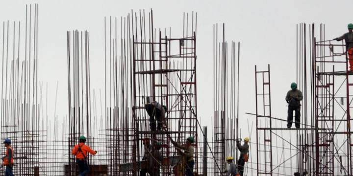Más de 8.800 proyectos de infraestructura en Perú sufren demoras críticas: ¿Qué buenas prácticas pueden mejorar su ejecución?