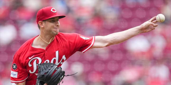 Nick Lodolo leaves game with right groin injury