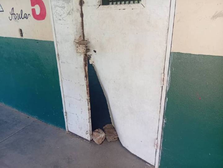 Vandalizaron el Liceo Nacional José Félix Ribas en Inés Romero
