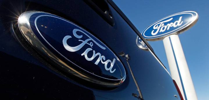Ford recalls 101K Taurus models due to detached door trim