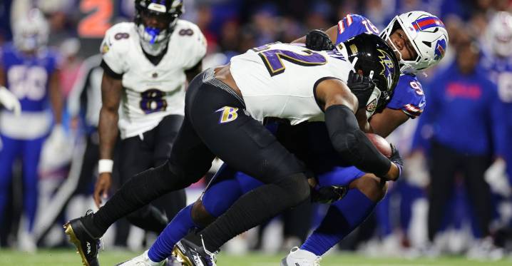 Ed Oliver shines against Lamar Jackson, Ravens