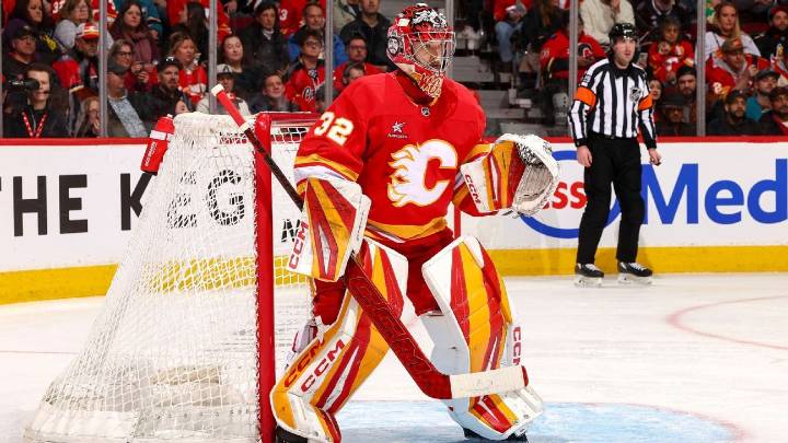 Flames sign rookie goalie Dustin Wolf to 7