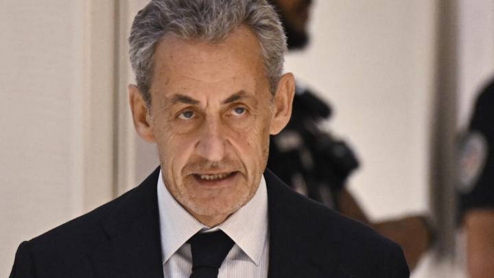 Condenan al expresidente de Francia Nicolas Sarkozy a cinco años de cárcel