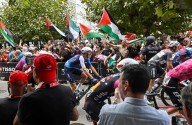 Polémica en el ciclismo. Vuelta de España: Israel Premier Tech retiró su nombre de los uniformes luego de las protestas