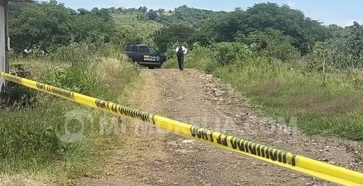 VIDEO: Lo hallan muerto cerca de base de camiones en Morelia; no saben quién es