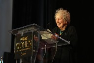 La escritora Margaret Atwood es galardonada por su trayectoria con el Premio Internacional Joan Margarit de Poesía